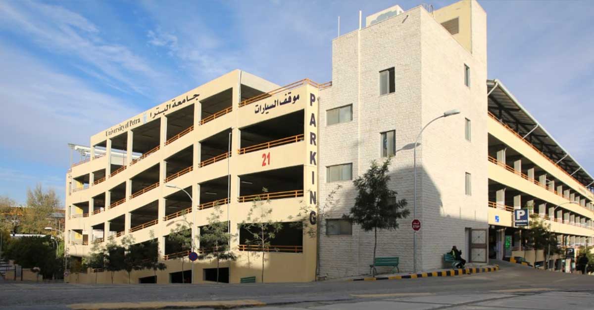 /Ar/Announcements/PublishingImages/جامعة البترا استلام ملصق إلكتروني لسيارات الطلبة2019.jpg