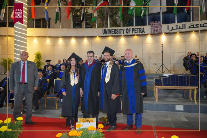 /Ar/News/PublishingImages/جامعة%20البترا%20تخرج%20طلبة%20الفصل%20الصيفي%20للعام%20الجامعي%202021-2022-41.JPG