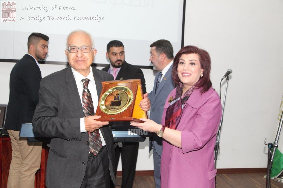 طلبة الجالية العراقية في جامعة البترا يقيمون أصبوحة شعرية بحضور سفيرة بلادهم