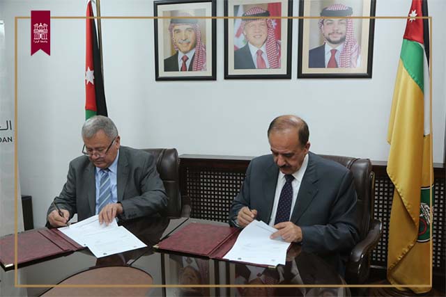 /Ar/News/PublishingImages/الجامعة الأردنية وجامعة البترا توقعان اتفاقية تعاون في مجال البحث العلمي 1.JPG