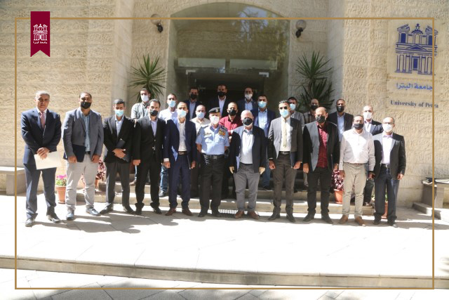 المولا يرعى تخريج دورة لضباط الامن العام في جامعة البترا