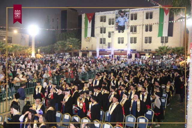 /Ar/News/PublishingImages/المولا يرعى تخريج طلبة الفصل الصيفي من الفوج 25 لجامعة البترا 1.JPG
