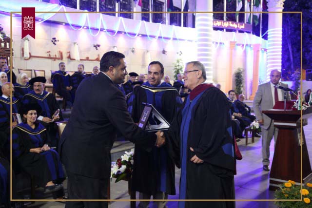 /Ar/News/PublishingImages/المولا%20يرعى%20تخريج%20طلبة%20الفصل%20الصيفي%20من%20الفوج%2025%20لجامعة%20البترا%208.JPG
