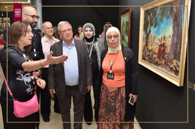 المولا يفتتح معرض جامعة البترا للفن التشكيلي