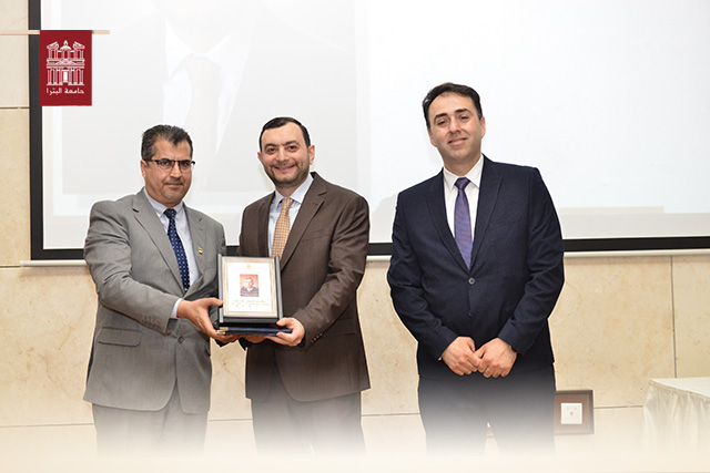 تكريم الدكتور عمر الحاج (الباحث المتميز) في قسم التغذية في جامعة البترا للعام 2023