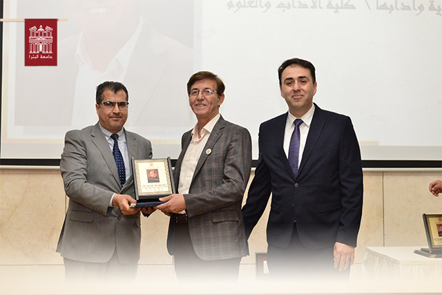 تكريم محمود السلمان (الباحث المتميز) في قسم اللغة الإنجليزية وآدابها في جامعة البترا للعام 2023