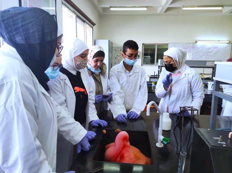 جامعة البترا تستضيف زيارة علمية لطلبة أكاديمية القادة الدولية