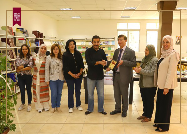 جامعة البترا تكرم الطلبة الأكثر استعارة للكتب