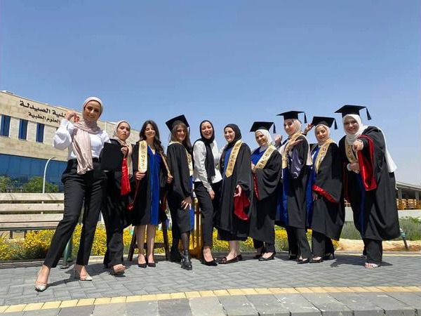 /Ar/News/PublishingImages/جامعة البترا تناقش 51 مشروع تخرج لطلبة العمارة والتصميم.jpg