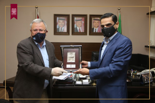 /Ar/News/PublishingImages/جامعة البترا ونقابة الصحفيين تبحثان التعاون المشترك 1.jpg