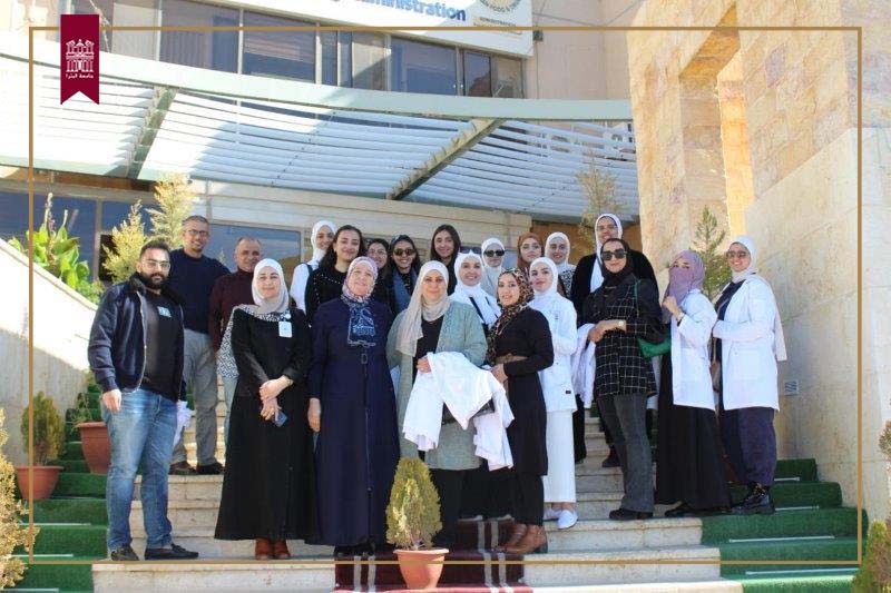 طلبة قسم التغذية في جامعة البترا يزورون مختبرات المؤسسة العامّة للغذاء والدواء