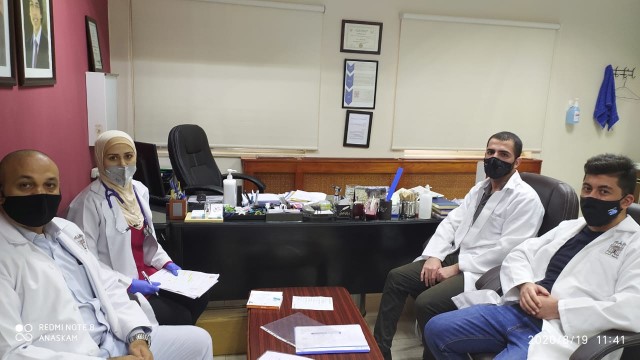 طلبة كلية الصيدلة يخضعون للتدريب الميداني في المركز الصحي بالجامعة