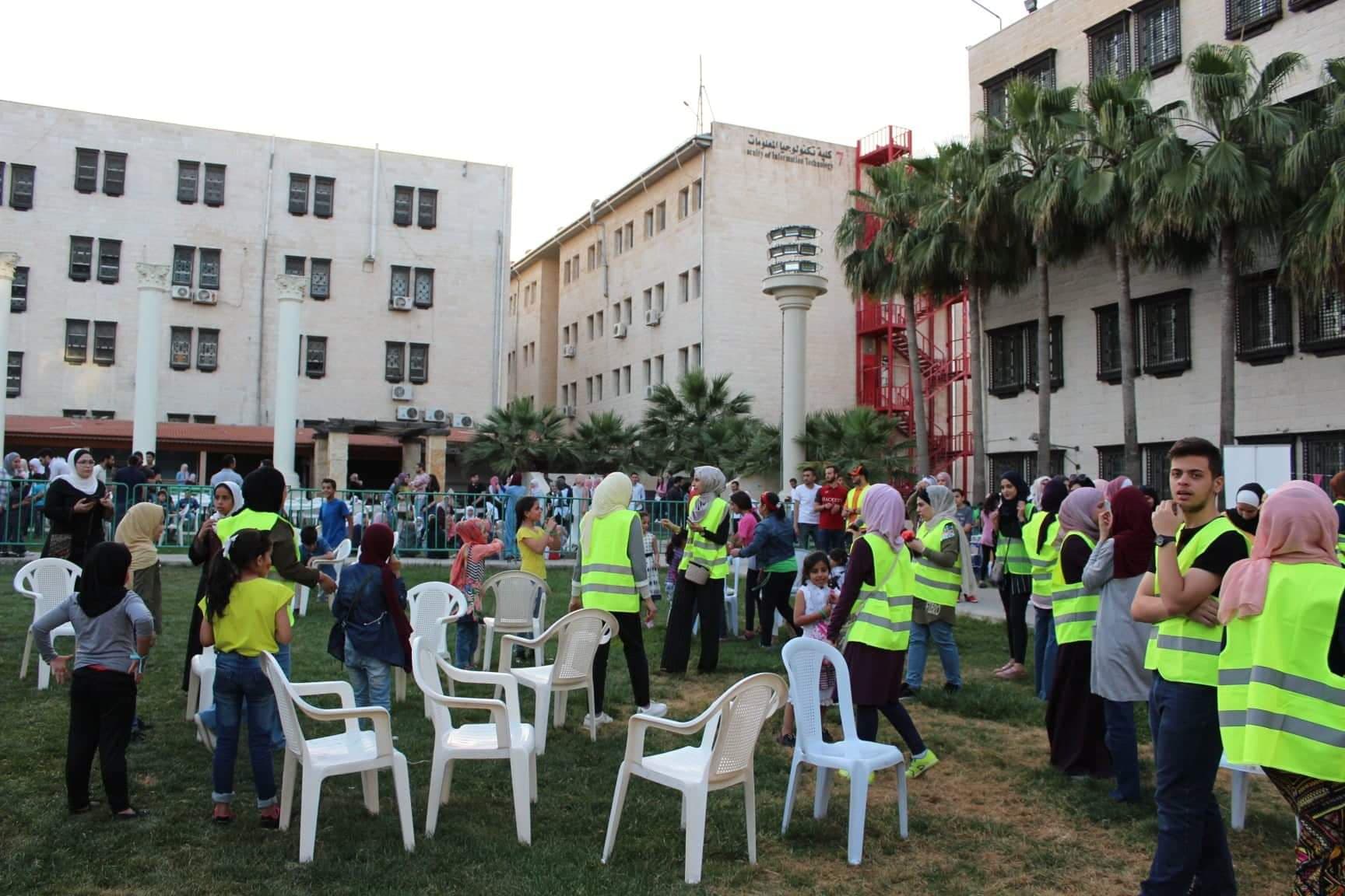 قسم الكيمياء في جامعة البترا وبالتعاون مع سفارة دولة الإمارات العربية المتحدة تقيم إفطار خيري للأطفال الايتام