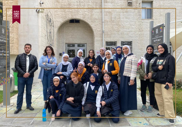 كلية العمارة والتصميم تقدّم ورشة تفاعليّة لطالبات مدرسة 
