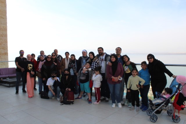 نادي جامعة البترا ينظم رحلة ترفيهية إلى البحر الميت