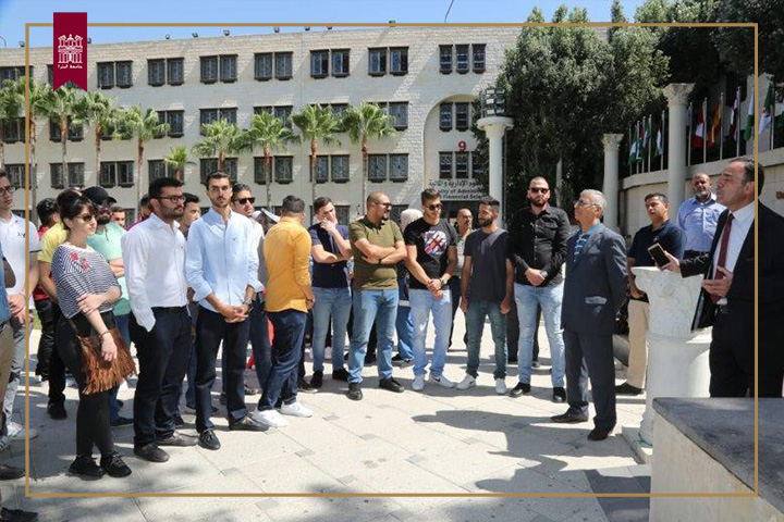 /Ar/News/PublishingImages/وقفة تضامنية مع الأجهزة الأمنية في جامعة البترا-1.jpg