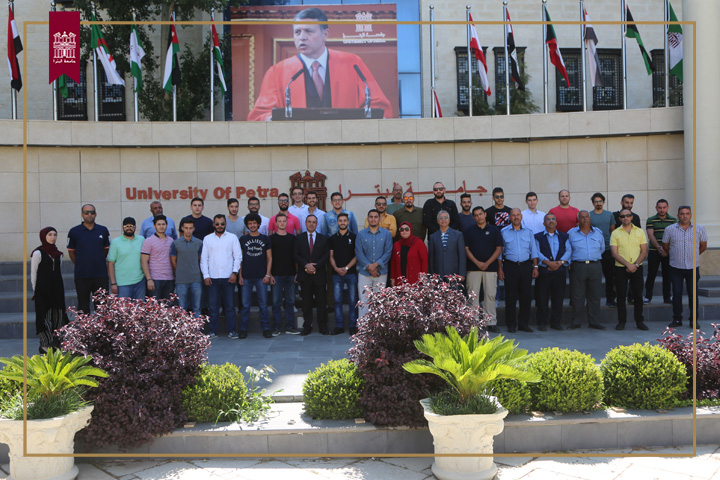 /Ar/News/PublishingImages/وقفة تضامنية مع الأجهزة الأمنية في جامعة البترا-2.jpg